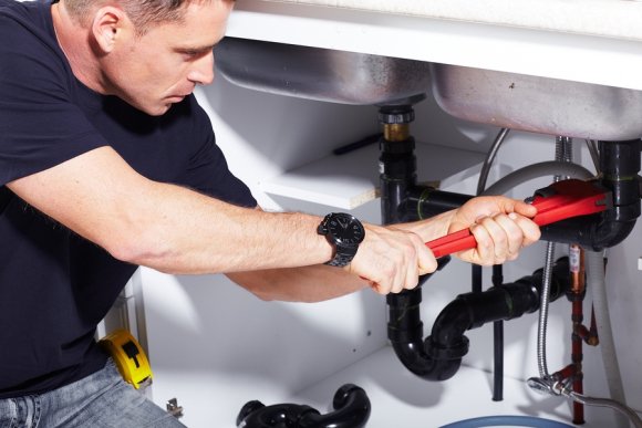 Plumber fixing issues